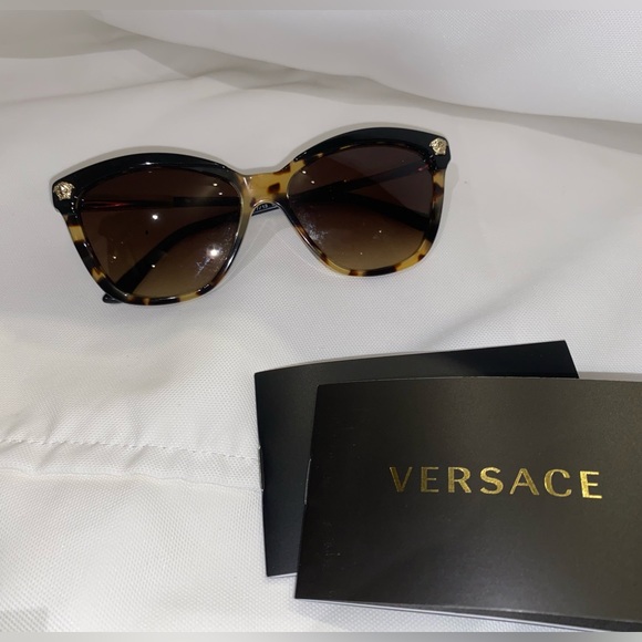 Versace sunglasses (authentic) - Picture 1 of 3